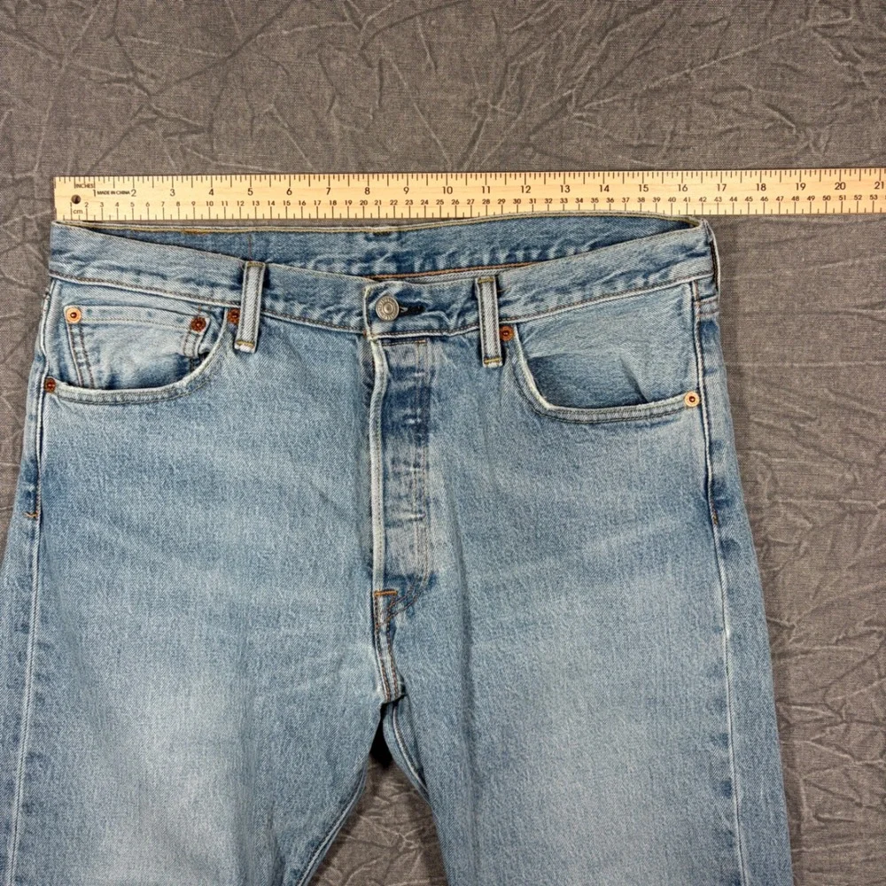 Levi's Jeans Mens 33x34 Light Blue 501 Original Fit Straight Leg Button Fly